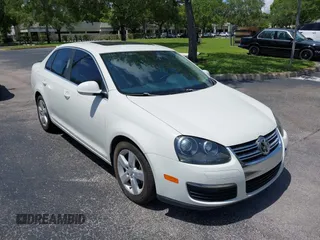 2008 Volkswagen Jetta SE с VIN 3VWRM71K08M108404, выставлен на аукционе IAAI как лот 42469456 с пробегом 125 575 миль миль и . История ставок и продаж доступна на DreamBid. Изображение 1.