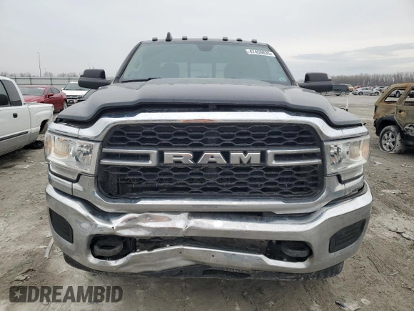 2019 Ram 2500 Tradesman z VIN 3C6UR5CJ6KG633486, wystawiony jako Copart lot #47459835 z przebiegiem 123 704 mil mil oraz Szkoda całkowita • Salvage title. Historia ofert i sprzedaży dostępna na DreamBid. Obrazek 5.