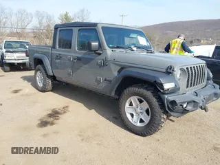 2020 Jeep Gladiator Sport S with VIN 1C6HJTAG2LL157701, listed as a IAAI auction lot 41766647 with 62,571 mi miles. Bid and sale history available at carsss.com. Image 1.
