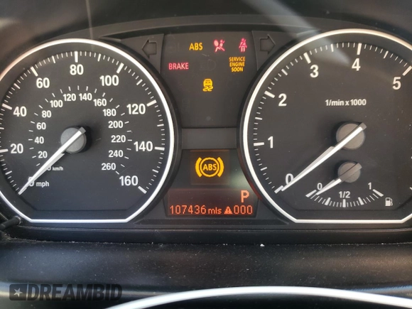2012 BMW 1 Series 128i z VIN WBAUL7C53CVM83027, wystawiony jako Copart lot #48802675 z przebiegiem 107 436 mil mil oraz Czysty tytuł • Clean title. Historia ofert i sprzedaży dostępna na DreamBid. Obrazek 9.