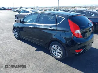 2013 Hyundai Accent GS z VIN KMHCT5AE7DU132081, wystawiony jako IAAI lot #41564041 z przebiegiem 181 833 mil mil oraz . Historia ofert i sprzedaży dostępna na DreamBid. Obrazek 3.