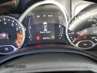 2017 Jeep Renegade Latitude z VIN ZACCJABB5HPF18349, wystawiony jako Copart lot #52954395 z przebiegiem 82 270 mil mil oraz Szkoda całkowita • Salvage title. Historia ofert i sprzedaży dostępna na DreamBid. Obrazek 9.