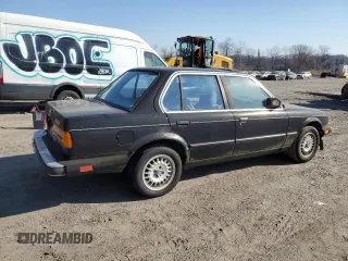 1985 BMW 3 Series 325e z VIN WBAAE6405F0704199, wystawiony jako Copart lot #47845925 z przebiegiem 179 139 mil mil oraz Nie do naprawy • Non repairable. Historia ofert i sprzedaży dostępna na DreamBid. Obrazek 3.