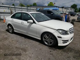2013 Mercedes-Benz C 300 Sport z VIN WDDGF8ABXDR246301, wystawiony jako Copart lot #57881835 z przebiegiem 101 856 mil mil oraz Szkoda całkowita • Salvage title. Historia ofert i sprzedaży dostępna na DreamBid. Obrazek 4.