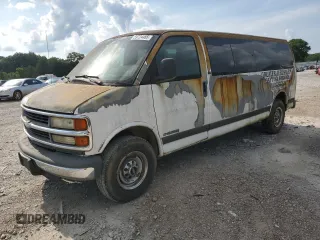 2002 Chevrolet Express z VIN 1GAHG39R021176117, wystawiony jako Copart lot #59724485 z przebiegiem 95 364 mil mil oraz Czysty tytuł • Clean title. Historia ofert i sprzedaży dostępna na DreamBid. Obrazek 1.