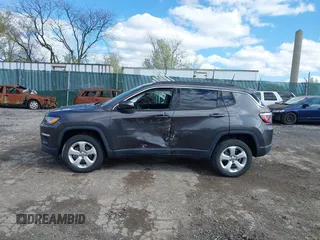 2019 Jeep Compass Latitude z VIN 3C4NJDBB3KT849487, wystawiony jako IAAI lot #41996602 z przebiegiem 45 138 mil mil oraz . Historia ofert i sprzedaży dostępna na DreamBid. Obrazek 14.