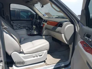 2008 Chevrolet Suburban LTZ with VIN 1GNFC16Y78R199812, listed as a IAAI auction lot 42678173 with 273,734 mi miles and . Bid and sale history available at DreamBid. Image 5.