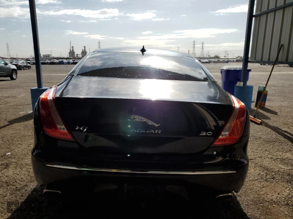2014 Jaguar XJ with VIN SAJWA1CZ2E8V69885, listed as a Copart auction lot 53163105 with 117,793 mi miles and Clean Title. Bid and sale history available at DreamBid. Image 6.