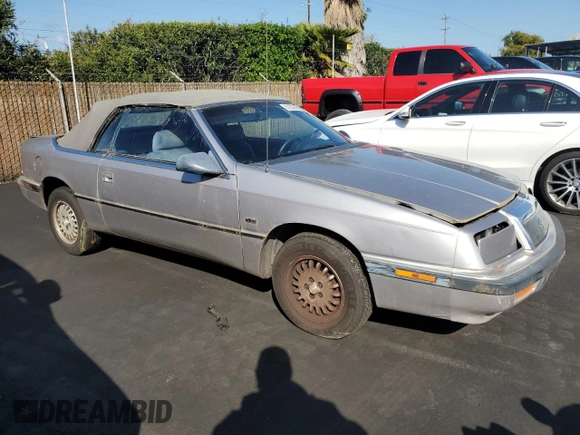 1992 Chrysler LeBaron z VIN 1C3X44539NF136763, wystawiony jako Copart lot #51253645 z przebiegiem 73 364 mil mil oraz Czysty tytuł • Clean title. Historia ofert i sprzedaży dostępna na DreamBid. Obrazek 4.