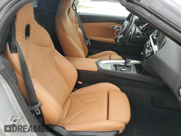 2022 BMW Z4 sDrive30i z VIN WBAHF3C06NWX82076, wystawiony jako Copart lot #75177644 z przebiegiem 2824 mil mil oraz Szkody całkowita. Historia ofert i sprzedaży dostępna na DreamBid. Obrazek 10.
