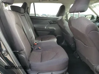 2022 Toyota Highlander LE z VIN 5TDZZRAH3NS109790, wystawiony jako Copart lot #49627715 z przebiegiem 33 113 mil mil oraz Szkoda całkowita • Salvage title. Historia ofert i sprzedaży dostępna na DreamBid. Obrazek 11.