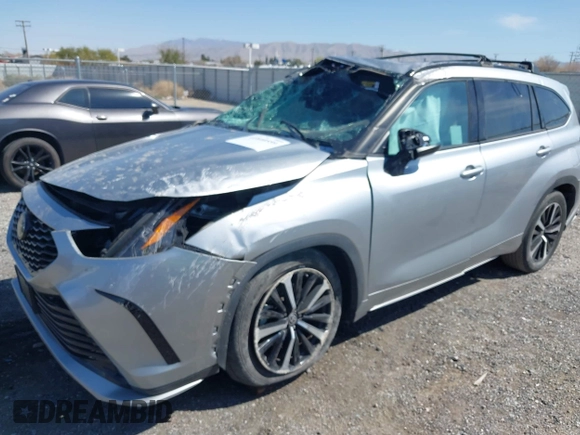 2022 Toyota Highlander XSE with VIN 5TDJZRAH8NS112035, listed as a IAAI auction lot 41840559 with 19,647 mi miles and . Bid and sale history available at DreamBid. Image 16.