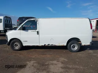 2002 Chevrolet City Express Cargo z VIN 1GCEG15W621214878, wystawiony jako IAAI lot #41421628 z przebiegiem 317 487 mil mil oraz . Historia ofert i sprzedaży dostępna na DreamBid. Obrazek 14.