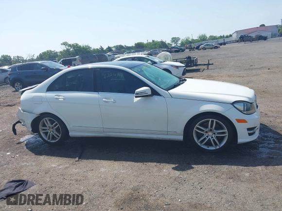 2013 Mercedes-Benz C 300 Sport z VIN WDDGF8AB9DR295926, wystawiony jako IAAI lot #42256993 z przebiegiem 217 669 mil mil oraz . Historia ofert i sprzedaży dostępna na DreamBid. Obrazek 13.