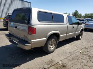 2002 GMC Sonoma SLS with VIN 1GTCS19W628240548, listed as a Copart auction lot 69665724 with 245,738 mi miles and Salvage Title. Bid and sale history available at carsss.com. Image 3.