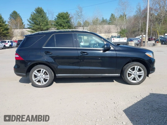 2015 Mercedes-Benz M ML 350 with VIN 4JGDA5HB3FA498372, listed as a IAAI auction lot 42097380 with 91,200 mi miles. Bid and sale history available at carsss.com. Image 12.