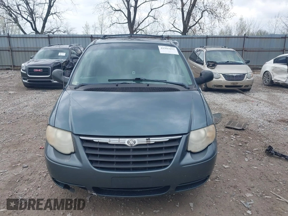 2005 Chrysler Town & Country Touring with VIN 2C4GP54L75R429550, listed as a IAAI auction lot 41947692 with 219,368 mi miles. Bid and sale history available at carsss.com. Image 13.