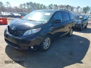 2017 Toyota Sienna XLE Auto Access Seat with VIN 5TDYZ3DC0HS833692, listed as a IAAI auction lot 41810308 with 112,806 mi miles. Bid and sale history available at carsss.com. Image 17.