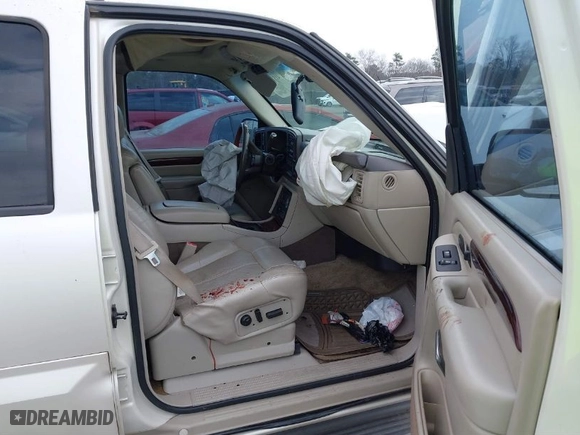 2002 Cadillac Escalade with VIN 1GYEK63N62R157941, listed as a IAAI auction lot 41514656 with 273,731 mi miles. Bid and sale history available at carsss.com. Image 5.