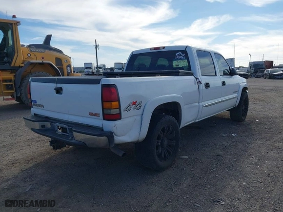 2004 GMC Sierra 2500 Crew Cab SLE with VIN 1GTGK23U84F132767, listed as a IAAI auction lot 41764399 with 214,532 mi miles. Bid and sale history available at carsss.com. Image 4.