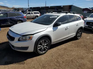 2015 Volvo V60 T5 z VIN YV4612HK8F1001096, wystawiony jako Copart lot #46586245 z przebiegiem 115 035 mil mil oraz Szkoda całkowita • Salvage title. Historia ofert i sprzedaży dostępna na DreamBid. Obrazek 1.