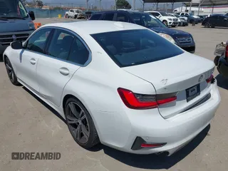 2020 BMW 3 Series 330i z VIN 3MW5R1J01L8B05556, wystawiony jako IAAI lot #42299891 z przebiegiem 61 404 mil mil oraz . Historia ofert i sprzedaży dostępna na DreamBid. Obrazek 3.