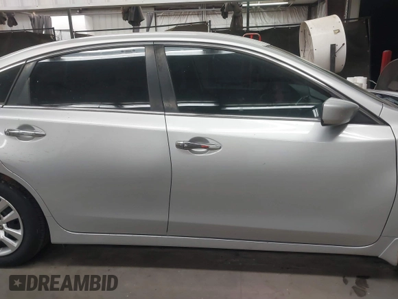 2018 Nissan Altima 2.5 SR with VIN 1N4AL3AP2JC299716, listed as a IAAI auction lot 41829131 with 39,741 mi miles. Bid and sale history available at carsss.com. Image 13.