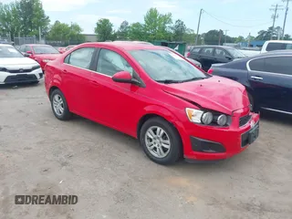 2016 Chevrolet Sonic LT z VIN 1G1JC5SH8G4102802, wystawiony jako IAAI lot #42151351 z przebiegiem 61 289 mil mil oraz . Historia ofert i sprzedaży dostępna na DreamBid. Obrazek 1.