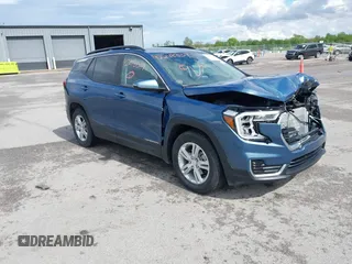 2024 GMC Terrain SLE z VIN 3GKALMEG4RL249642, wystawiony jako IAAI lot #42248039 z przebiegiem 11 695 mil mil oraz . Historia ofert i sprzedaży dostępna na DreamBid. Obrazek 1.