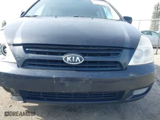 2007 Kia Sedona EX with VIN KNDMB233576109557, listed as a IAAI auction lot 41813984 with 204,856 mi miles. Bid and sale history available at carsss.com. Image 12.