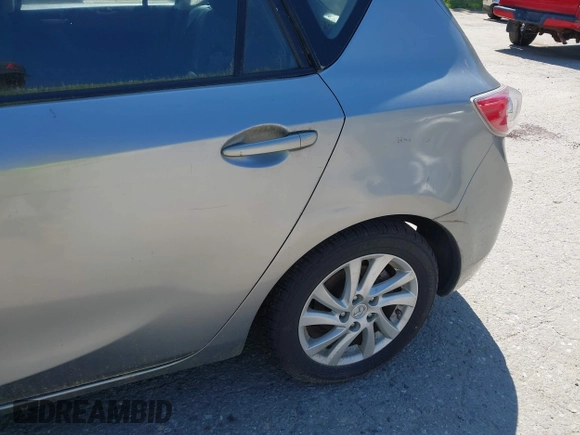 2012 Mazda 3 i Touring z VIN JM1BL1L88C1684205, wystawiony jako IAAI lot #42637204 z przebiegiem 144 766 mil mil oraz . Historia ofert i sprzedaży dostępna na DreamBid. Obrazek 6.