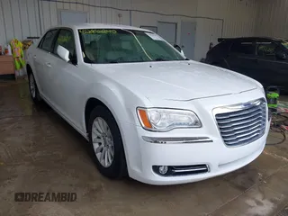 2013 Chrysler 300 z VIN 2C3CCAAG8DH518594, wystawiony jako IAAI lot #42006240 z przebiegiem 121 566 mil mil oraz . Historia ofert i sprzedaży dostępna na DreamBid. Obrazek 1.