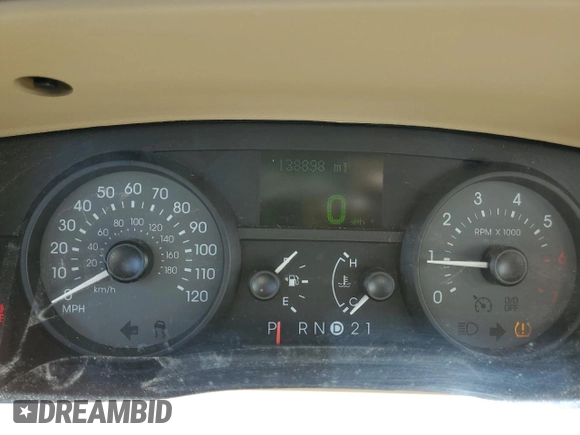 2008 Mercury Grand Marquis LS z VIN 2MEFM75V68X649535, wystawiony jako Copart lot #53817595 z przebiegiem 138 898 mil mil oraz Szkody całkowita. Historia ofert i sprzedaży dostępna na DreamBid. Obrazek 9.