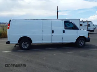 2011 Chevrolet Express Cargo z VIN 1GCWGGCA1B1157360, wystawiony jako IAAI lot #42344777 z przebiegiem 338 960 mil mil oraz . Historia ofert i sprzedaży dostępna na DreamBid. Obrazek 13.