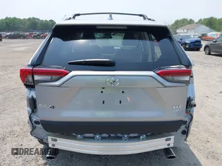 2024 Toyota RAV4 XLE Premium z VIN 2T3A1RFV6RC462114, wystawiony jako IAAI lot #42438905 z przebiegiem 3 620 mil mil oraz . Historia ofert i sprzedaży dostępna na DreamBid. Obrazek 16.