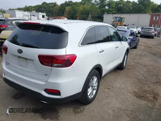 2020 Kia Sorento LX V6 with VIN 5XYPG4A51LG624013, listed as a IAAI auction lot 41129298 with 152,051 mi miles. Bid and sale history available at carsss.com. Image 4.