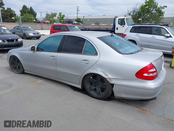 2004 Mercedes-Benz E-Class 5.0L with VIN WDBUF70J64A433838, listed as a IAAI auction lot 42108575 with 1 mi miles. Bid and sale history available at carsss.com. Image 3.