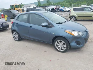 2014 Mazda 2 Sport z VIN JM1DE1KZ2E0176480, wystawiony jako IAAI lot #42268767 z przebiegiem 32 194 mil mil oraz . Historia ofert i sprzedaży dostępna na DreamBid. Obrazek 1.