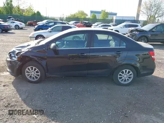 2018 Chevrolet Sonic LT z VIN 1G1JD5SG2J4117386, wystawiony jako IAAI lot #42162352 z przebiegiem 55 798 mil mil oraz . Historia ofert i sprzedaży dostępna na DreamBid. Obrazek 15.