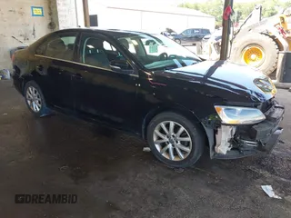 2014 Volkswagen Jetta SE with VIN 3VWD17AJ7EM399621, listed as a IAAI auction lot 42529650 with 117,825 mi miles and . Bid and sale history available at DreamBid. Image 1.