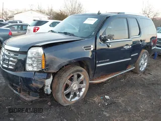 2007 Cadillac Escalade z VIN 1GYFK63847R345024, wystawiony jako IAAI lot #41326672 z przebiegiem Nie podano mil oraz . Historia ofert i sprzedaży dostępna na DreamBid. Obrazek 2.