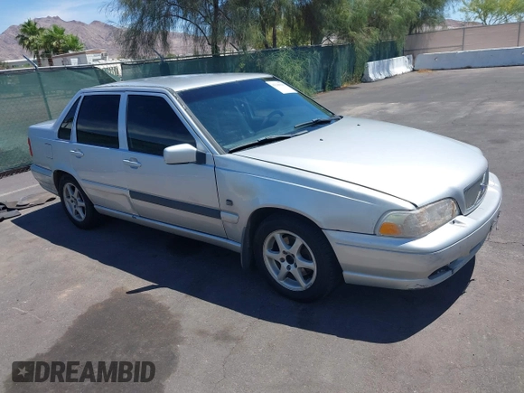 1999 Volvo S70 z VIN YV1LS55A0X2597598, wystawiony jako IAAI lot #42249040 z przebiegiem 280 390 mil mil oraz . Historia ofert i sprzedaży dostępna na DreamBid. Obrazek 1.