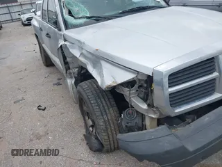 2005 Dodge Dakota ST z VIN 1D7HE28K75S308645, wystawiony jako IAAI lot #41931890 z przebiegiem 338 615 mil mil oraz . Historia ofert i sprzedaży dostępna na DreamBid. Obrazek 6.