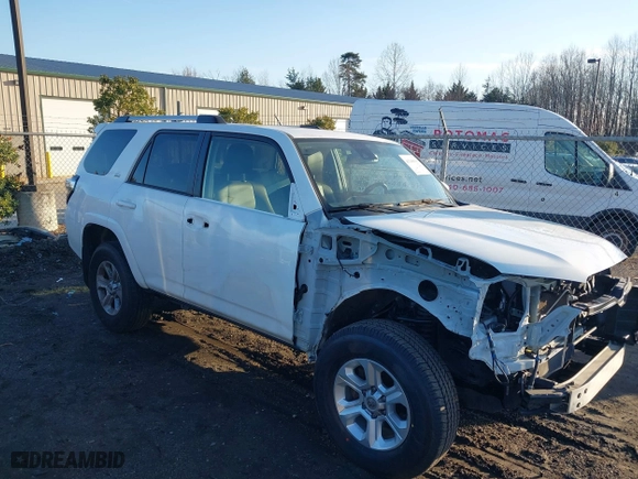 2022 Toyota 4Runner SR5 Premium with VIN JTENU5JR5N6075068, listed as a IAAI auction lot 41348606 with 54,315 mi miles. Bid and sale history available at carsss.com. Image 1.