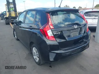 2015 Honda Fit LX z VIN 3HGGK5H52FM765921, wystawiony jako IAAI lot #42135740 z przebiegiem 82 647 mil mil oraz . Historia ofert i sprzedaży dostępna na DreamBid. Obrazek 3.