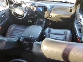 2002 Ford F-150 Harley Davidson with VIN 1FTRW07372KD29243, listed as a Copart auction lot 42972905 with 164,392 mi miles and Salvage Title. Bid and sale history available at carsss.com. Image 8.