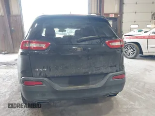 2016 Jeep Cherokee Latitude z VIN 1C4PJMCS3GW241848, wystawiony jako IAAI lot #42085623 z przebiegiem 95 477 mil mil oraz . Historia ofert i sprzedaży dostępna na DreamBid. Obrazek 17.