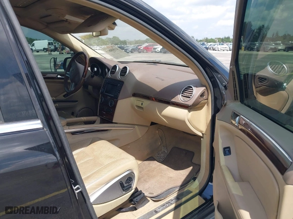 2009 Mercedes-Benz GL-Class 5.5L with VIN 4JGBF86E49A458359, listed as a IAAI auction lot 41808818 with 114,048 mi miles. Bid and sale history available at carsss.com. Image 5.