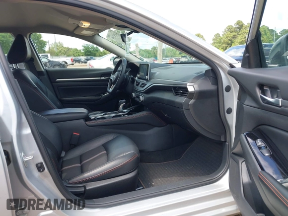 2024 Nissan Altima SR z VIN 1N4BL4CVXRN370456, wystawiony jako IAAI lot #42152499 z przebiegiem 30 007 mil mil oraz . Historia ofert i sprzedaży dostępna na DreamBid. Obrazek 5.