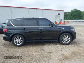 2011 Infiniti QX56 8-passenger z VIN JN8AZ2NC2B9300974, wystawiony jako IAAI lot #42453675 z przebiegiem Nie podano mil oraz . Historia ofert i sprzedaży dostępna na DreamBid. Obrazek 13.